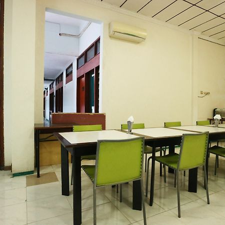 Hotel Kenongo Surabaya Buitenkant foto