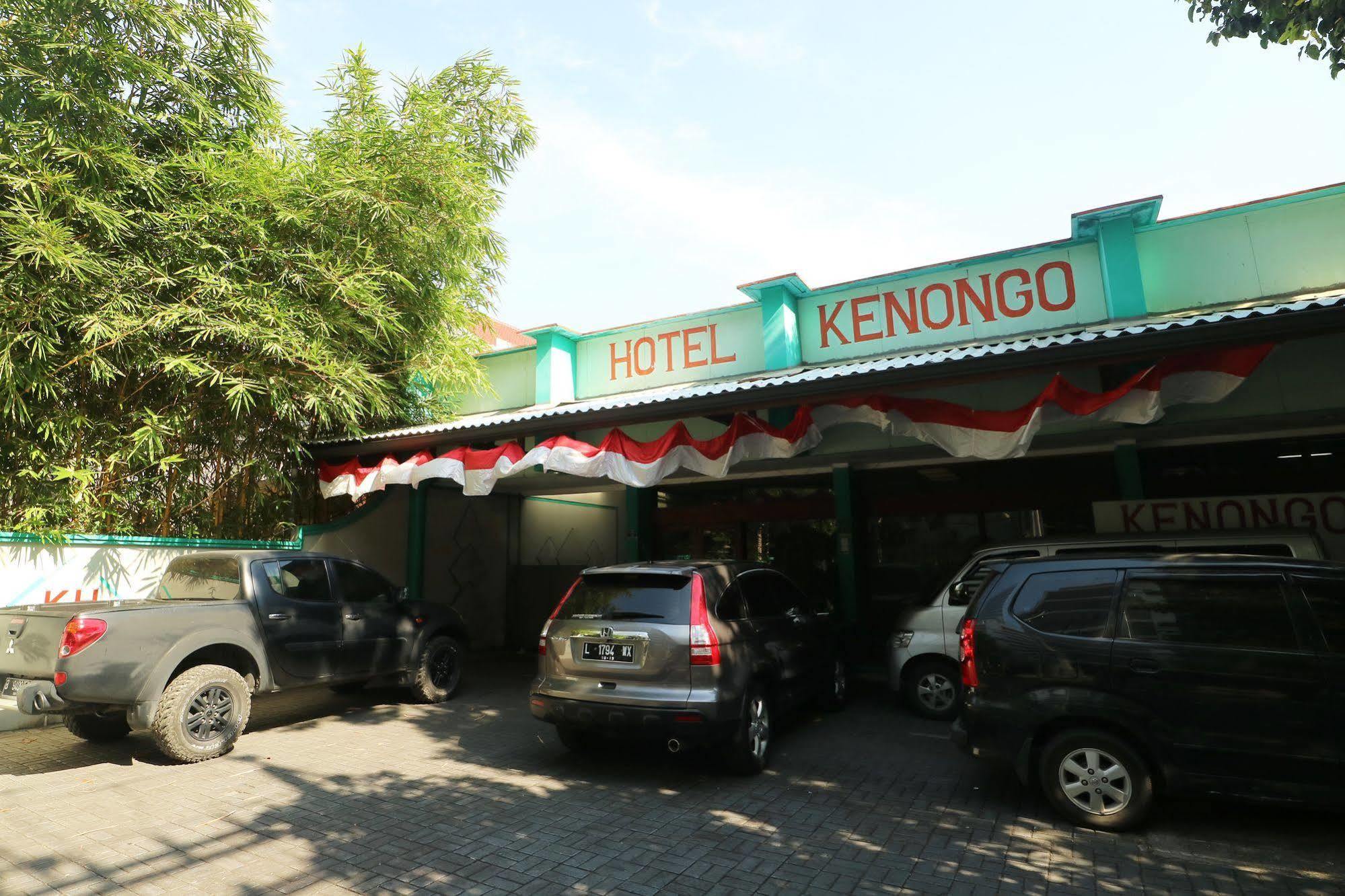 Hotel Kenongo Surabaya Buitenkant foto