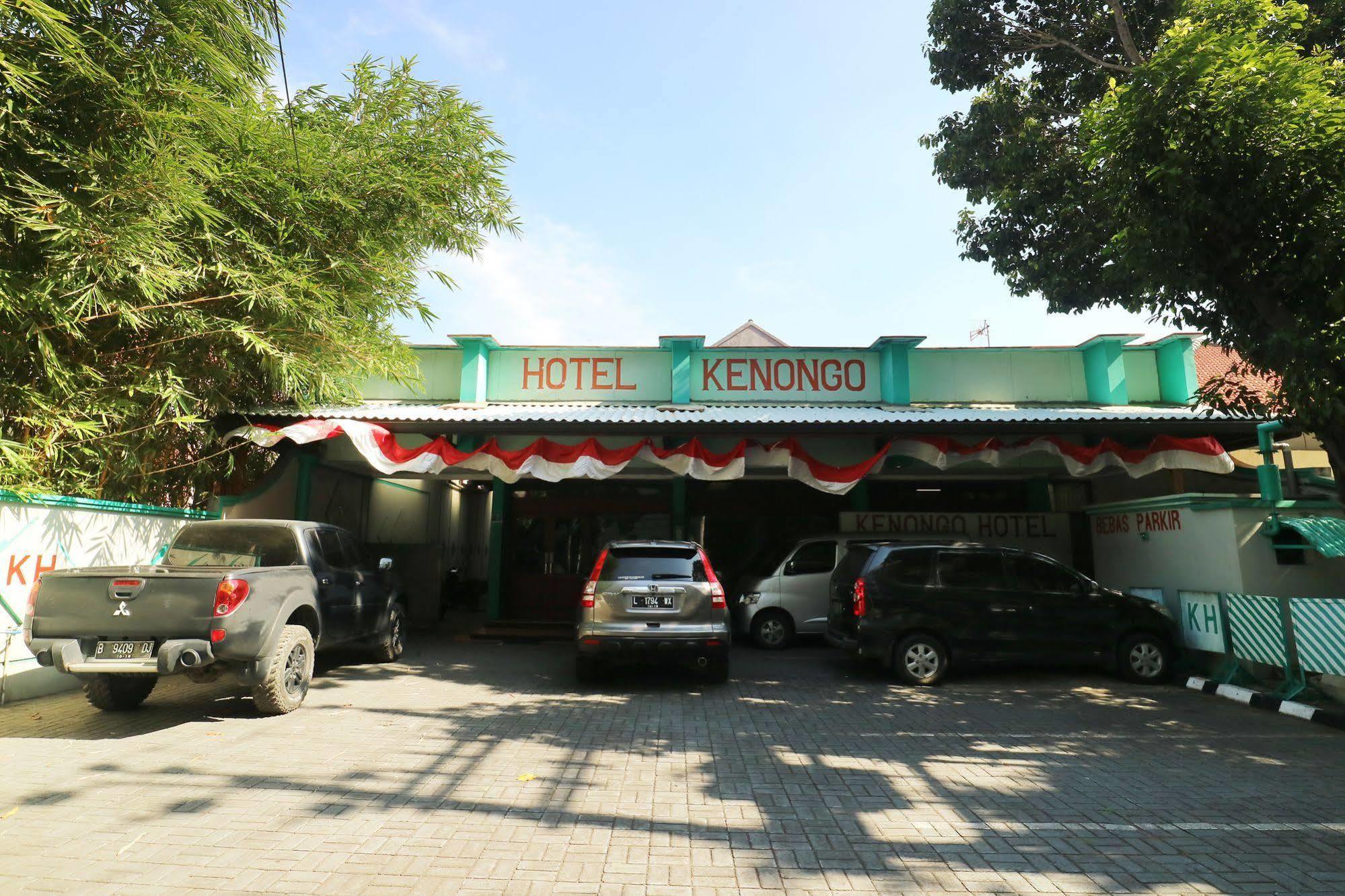 Hotel Kenongo Surabaya Buitenkant foto